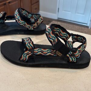 Men’s Teva Sandals with Colorful Wavy Straps - Size 9